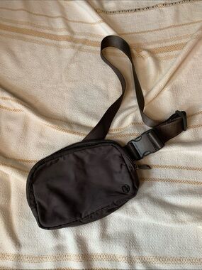 Pander Crossbody Fanny Pack Belt Bag in Dim Grey